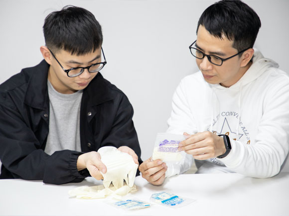 discussion on the convenience and usability of surgical gloves