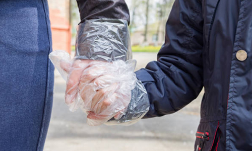 Disposable PE Glove Application for Senior Care